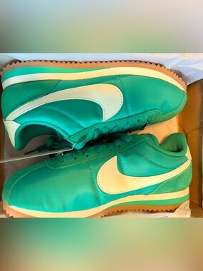 NIKE Cortez TXT Nylon Suede Stadium Green Sneakers Shoes New Box 6.5 37.5 NWT
